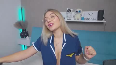 Snapshot of dakotaliss chatting on 02.12.25 dakotaliss online show from 02.12.25