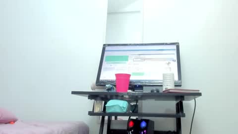 Snapshot of dalia_2 chatting on 02.08.25 Ren online show from 02.08.25