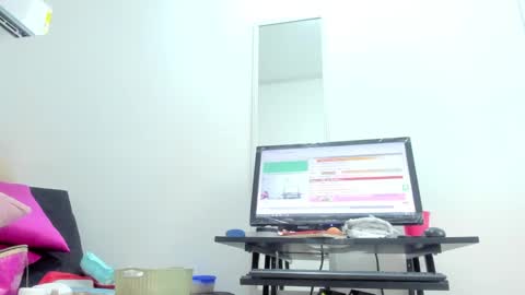 Snapshot of dalia_2 chatting on 02.14.25 Ren online show from 02.14.25