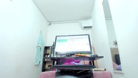 Snapshot of dalia_2 chatting on 02.24.25 Ren online show from 02.24.25