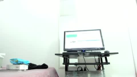 Snapshot of dalia_2 chatting on 09.10.25 Ren online show from 09.10.25
