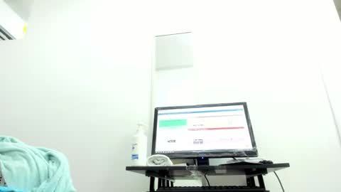 Snapshot of dalia_2 chatting on 09.11.25 Ren online show from 09.11.25