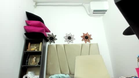 Snapshot of dalia_2 chatting on 09.14.25 Ren online show from 09.14.25