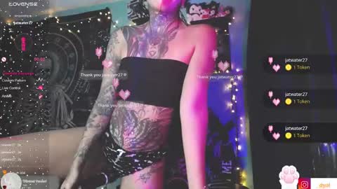 Snapshot of dalia_vorhees chatting on 12.19.24 dalia_vorhees online show from 12.19.24