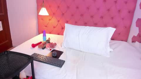 Snapshot of daliascoth chatting on 01.17.25 Dalia online show from 01.17.25