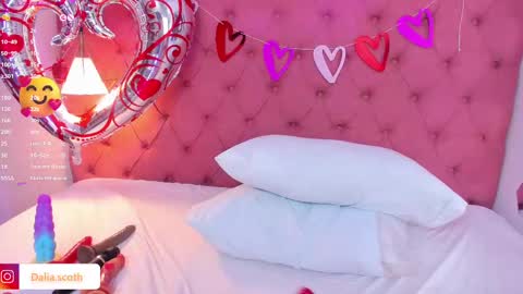 Snapshot of daliascoth chatting on 02.19.25 Dalia online show from 02.19.25