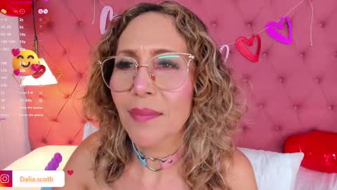 Snapshot of daliascoth chatting on 02.19.25 Dalia online show from 02.19.25