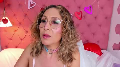 Snapshot of daliascoth chatting on 02.20.25 Dalia online show from 02.20.25