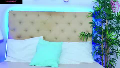 daliyaa_ online show from 10.04.25