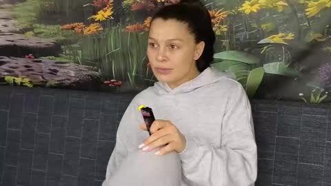 Snapshot of damedefeu chatting on 10.08.25 damedefeu online show from 10.08.25