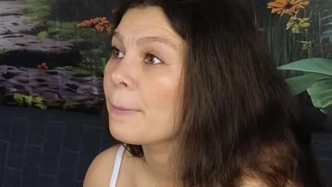 Snapshot of damedefeu chatting on 10.09.25 damedefeu online show from 10.09.25