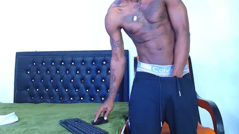 Snapshot of damian_hart_24cm chatting on 01.19.25 damian_hart_24cm online show from 01.19.25