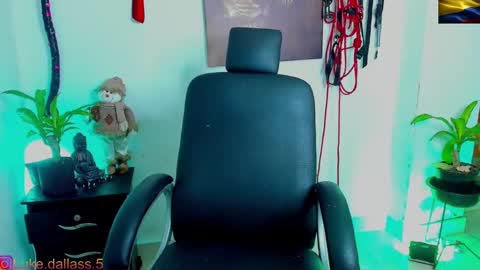 Snapshot of damian_torner chatting on 01.15.25 Damian torner online show from 01.15.25