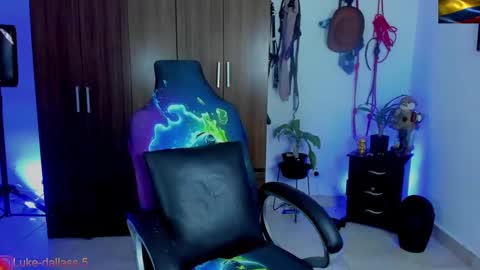 Snapshot of damian_torner chatting on 02.21.25 Damian torner online show from 02.21.25