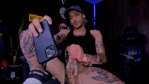 Snapshot of damiancox chatting on 02.19.25 Daamiancox online show from 02.19.25