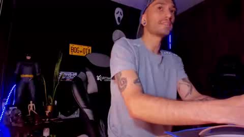 Snapshot of damiancox chatting on 03.06.25 Daamiancox online show from 03.06.25