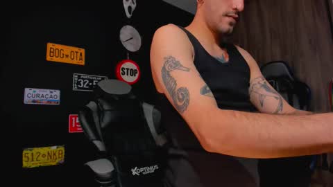 Snapshot of damiancox chatting on 10.10.25 Daamiancox online show from 10.10.25