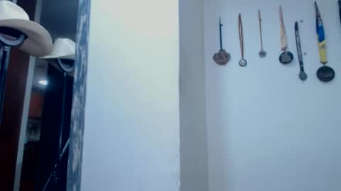 Snapshot of dammuscle chatting on 10.01.25 dammuscle online show from 10.01.25