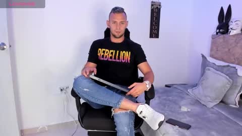 Snapshot of damon_baker0 chatting on 10.01.25 Damon bakert online show from 10.01.25