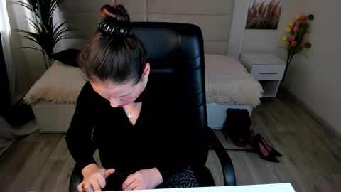 Dana Dom online show from 02.18.25