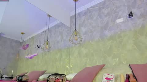    online show from 11.06.25