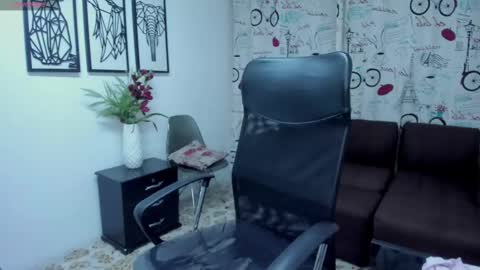 Snapshot of danaarey chatting on 02.12.25 Danaa Rey online show from 02.12.25