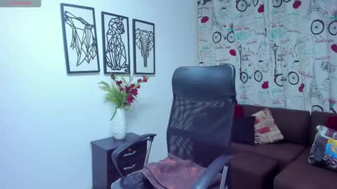 Snapshot of danaarey chatting on 03.04.25 Danaa Rey online show from 03.04.25