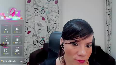 Snapshot of danaarey chatting on 10.29.25 Danaa Rey online show from 10.29.25