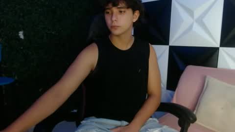 Snapshot of dani_cumboy chatting on 12.18.24 dani_cumboy online show from 12.18.24