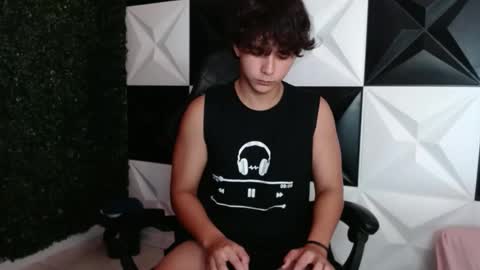 Snapshot of dani_cumboy chatting on 12.26.24 dani_cumboy online show from 12.26.24