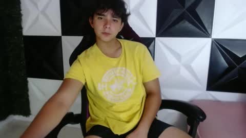 Snapshot of dani_cumboy chatting on 12.31.24 dani_cumboy online show from 12.31.24