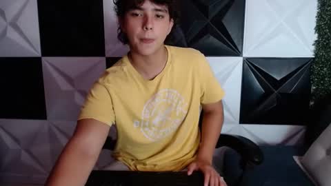 Snapshot of dani_cumboy chatting on 01.05.25 dani_cumboy online show from 01.05.25