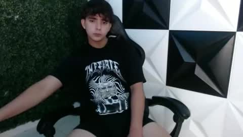 Snapshot of dani_cumboy chatting on 02.04.25 dani_cumboy online show from 02.04.25