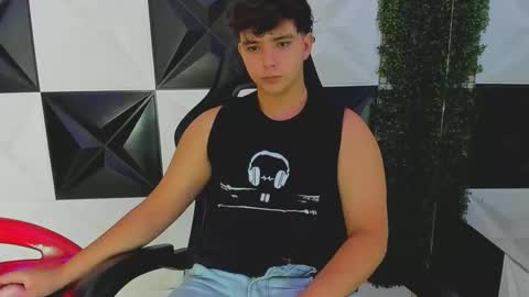 Snapshot of dani_cumboy chatting on 09.19.25 dani_cumboy online show from 09.19.25