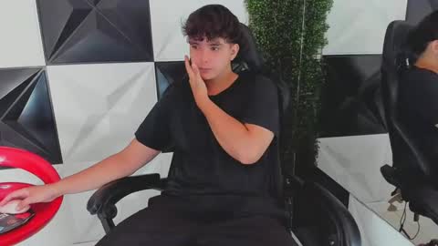 Snapshot of dani_cumboy chatting on 09.30.25 dani_cumboy online show from 09.30.25