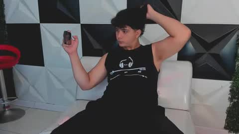 Snapshot of dani_cumboy chatting on 10.02.25 dani_cumboy online show from 10.02.25