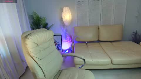 Snapshot of dani_kittys chatting on 06.25.26 dani_kittys online show from 06.25.26