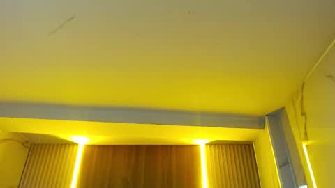 dania_b_ online show from 10.30.25