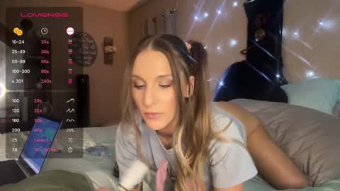 Snapshot of danidragon69 chatting on 01.12.25 Dani Dragon online show from 01.12.25