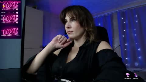 Daniela Cooper online show from 10.19.25