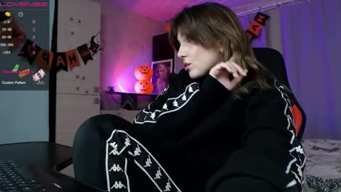 Daniela Cooper online show from 11.05.25