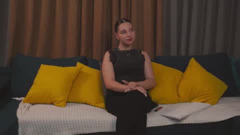 Snapshot of danielacrystal chatting on 11.04.25 Hi my name is Daniela Im new here but I really like to chat online show from 11.04.25