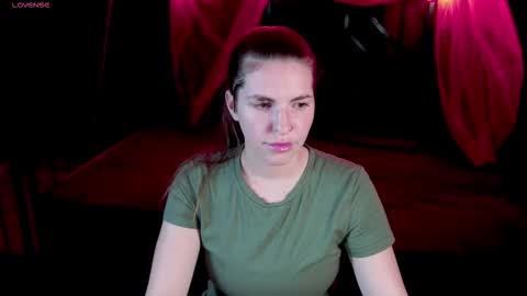 danielareign online show from 11.04.25