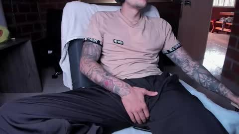 Snapshot of daniele_bunny chatting on 10.17.25 Daniele Bunny online show from 10.17.25