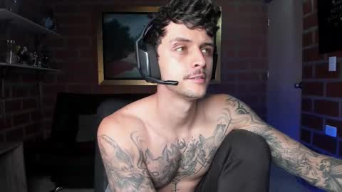 Snapshot of daniele_bunny chatting on 10.24.25 Daniele Bunny online show from 10.24.25