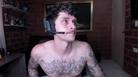 Snapshot of daniele_bunny chatting on 10.28.25 Daniele Bunny online show from 10.28.25