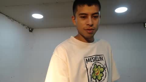 Snapshot of danielitopapii chatting on 12.30.24 danielitopapii online show from 12.30.24