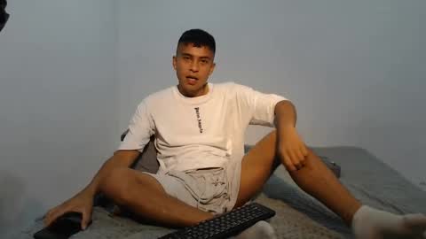 Snapshot of danielitopapii chatting on 02.08.25 danielitopapii online show from 02.08.25