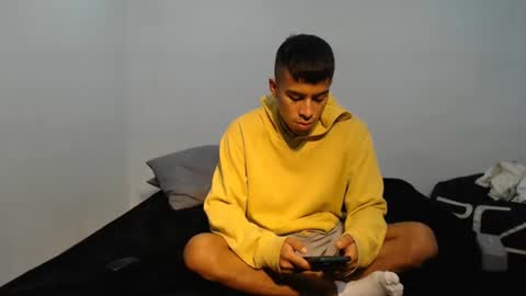 Snapshot of danielitopapii chatting on 02.11.25 danielitopapii online show from 02.11.25