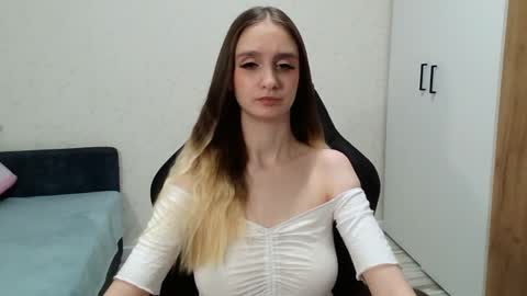 Daniella Martin online show from 12.04.24